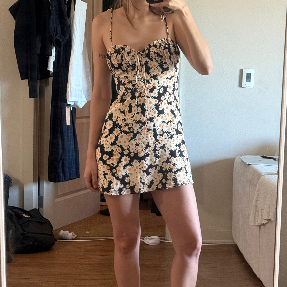 Realisation Par The Devon Flower Mini Dress 100% Silk Floral Black and White